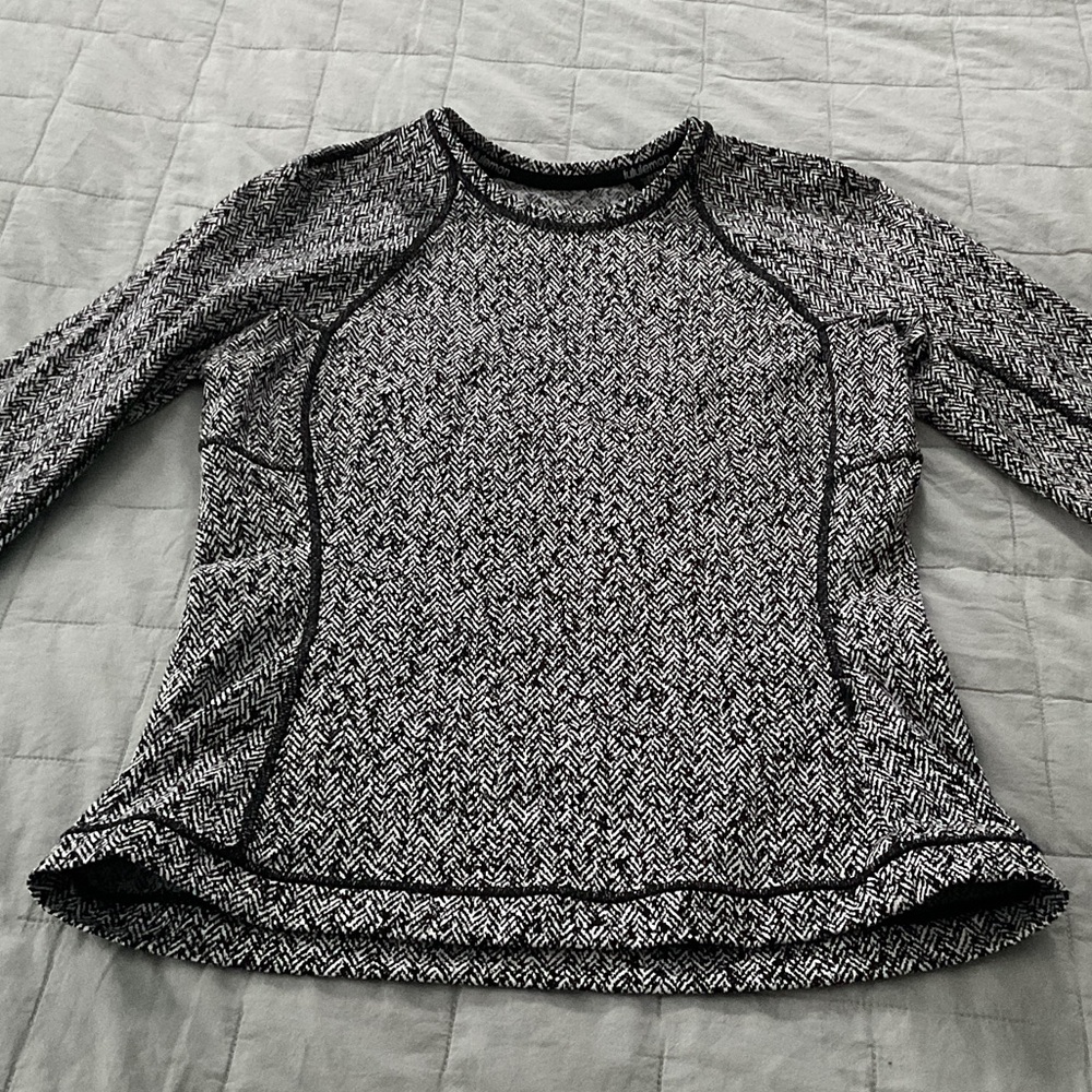 lululemon athletica Black and White
Herringbone Patterned Long Sleeve Top